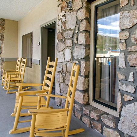 Econo Lodge Inn & Suites Gatlinburg At The Convention Center Ngoại thất bức ảnh