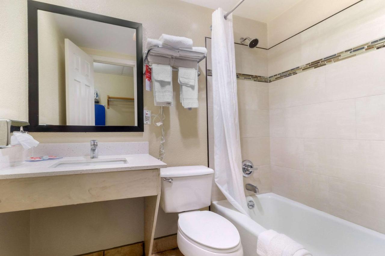 Econo Lodge Inn & Suites Gatlinburg At The Convention Center Ngoại thất bức ảnh