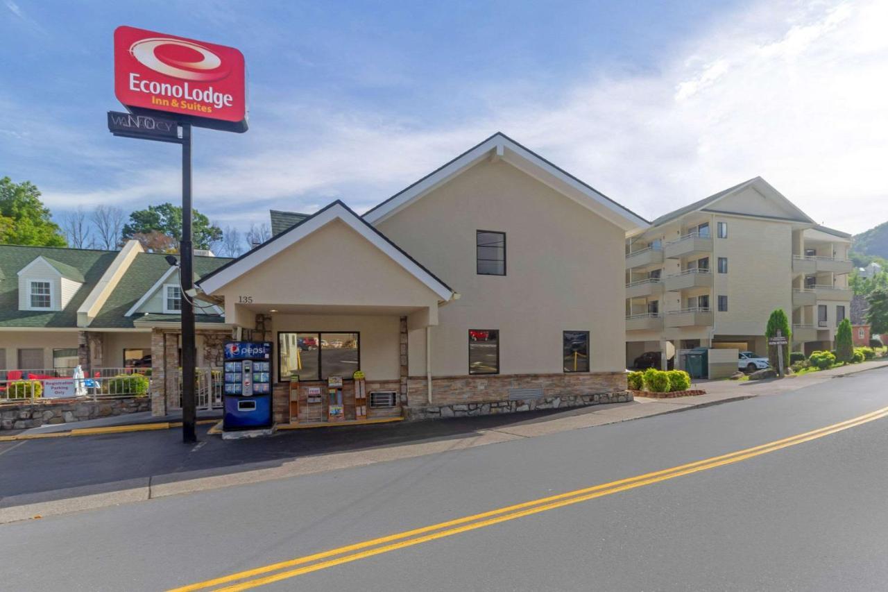 Econo Lodge Inn & Suites Gatlinburg At The Convention Center Ngoại thất bức ảnh