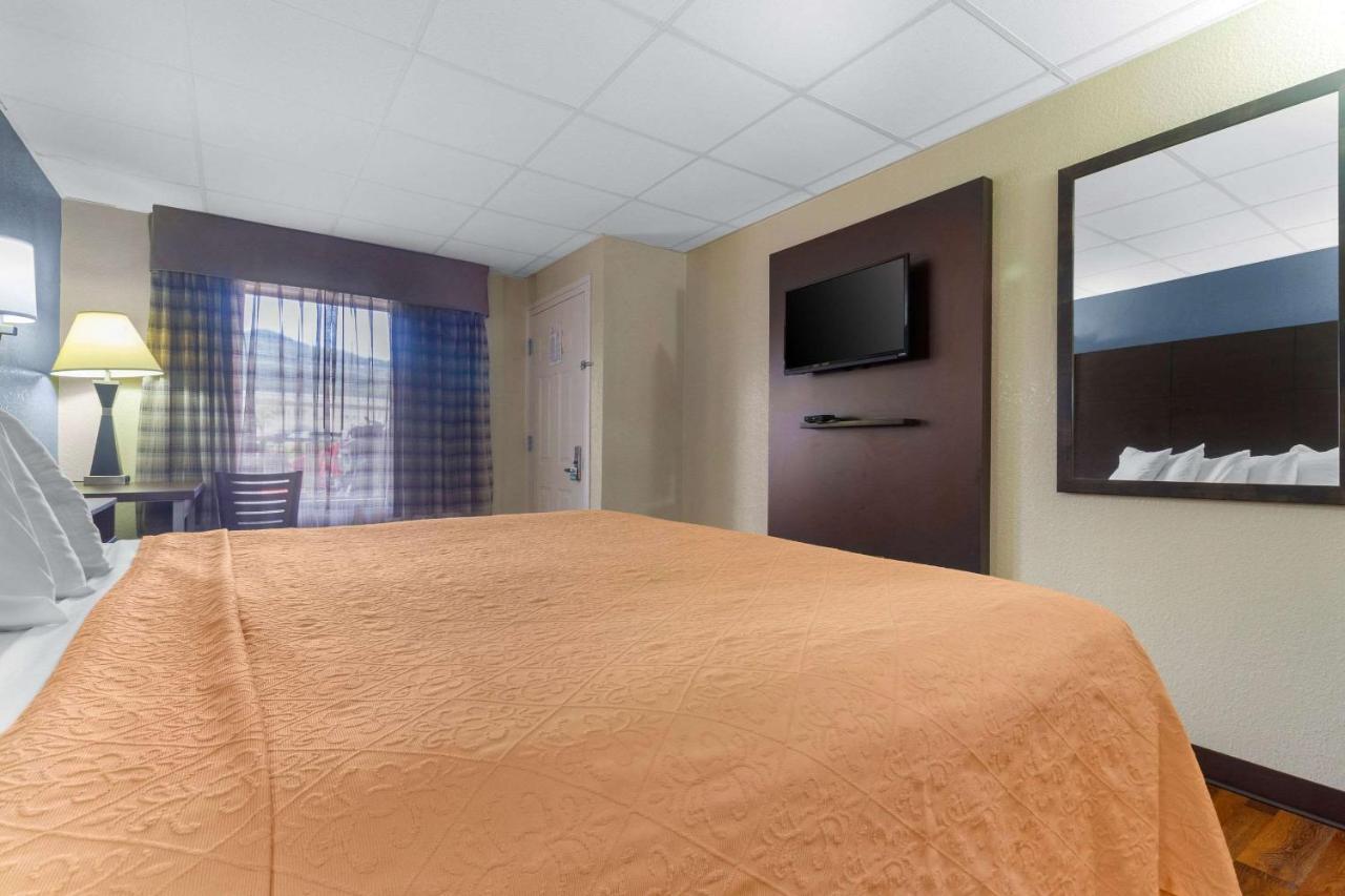 Econo Lodge Inn & Suites Gatlinburg At The Convention Center Ngoại thất bức ảnh