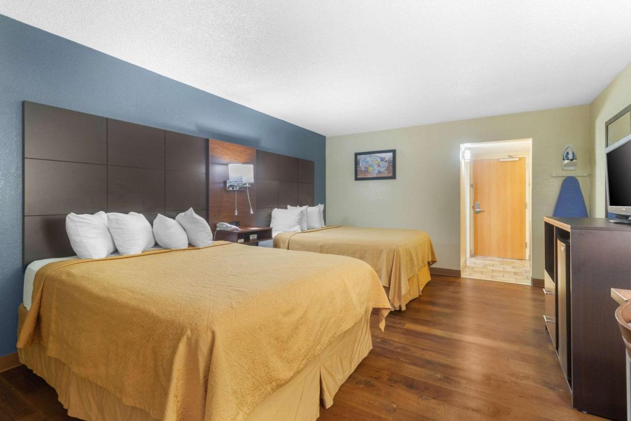 Econo Lodge Inn & Suites Gatlinburg At The Convention Center Ngoại thất bức ảnh