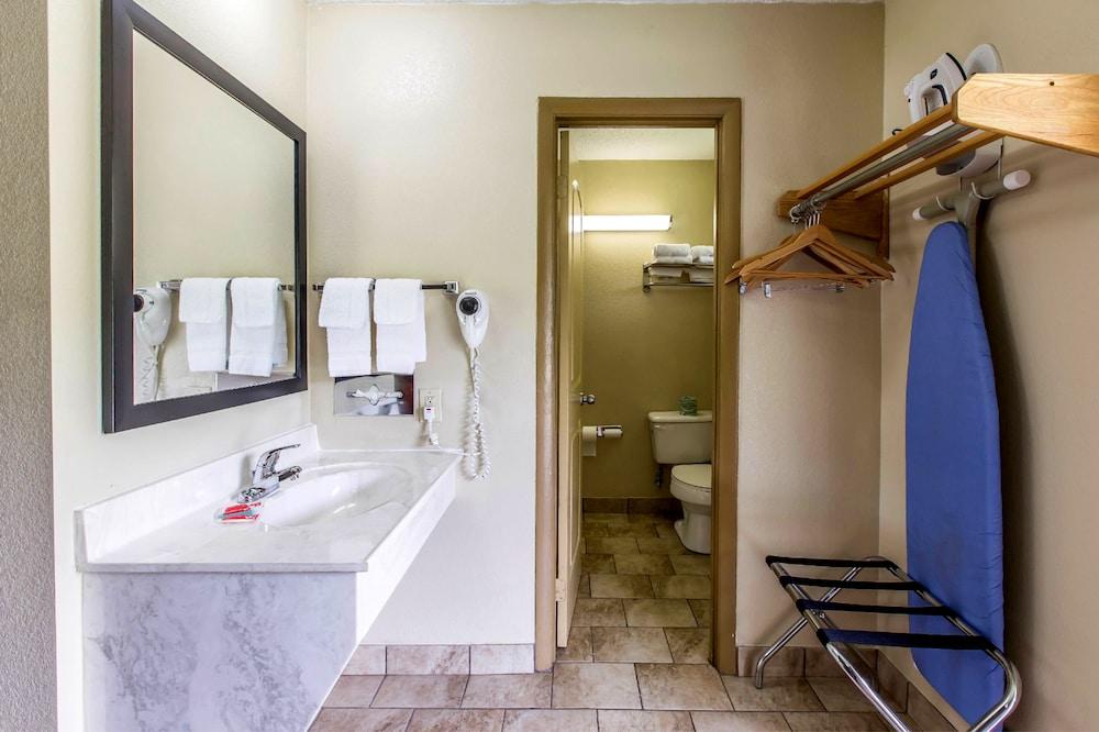 Econo Lodge Inn & Suites Gatlinburg At The Convention Center Ngoại thất bức ảnh
