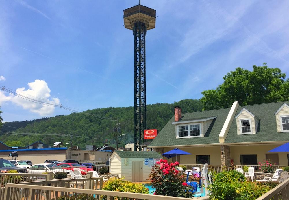 Econo Lodge Inn & Suites Gatlinburg At The Convention Center Ngoại thất bức ảnh