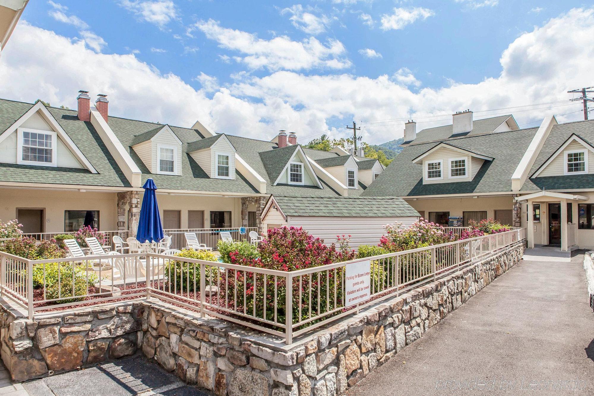 Econo Lodge Inn & Suites Gatlinburg At The Convention Center Ngoại thất bức ảnh