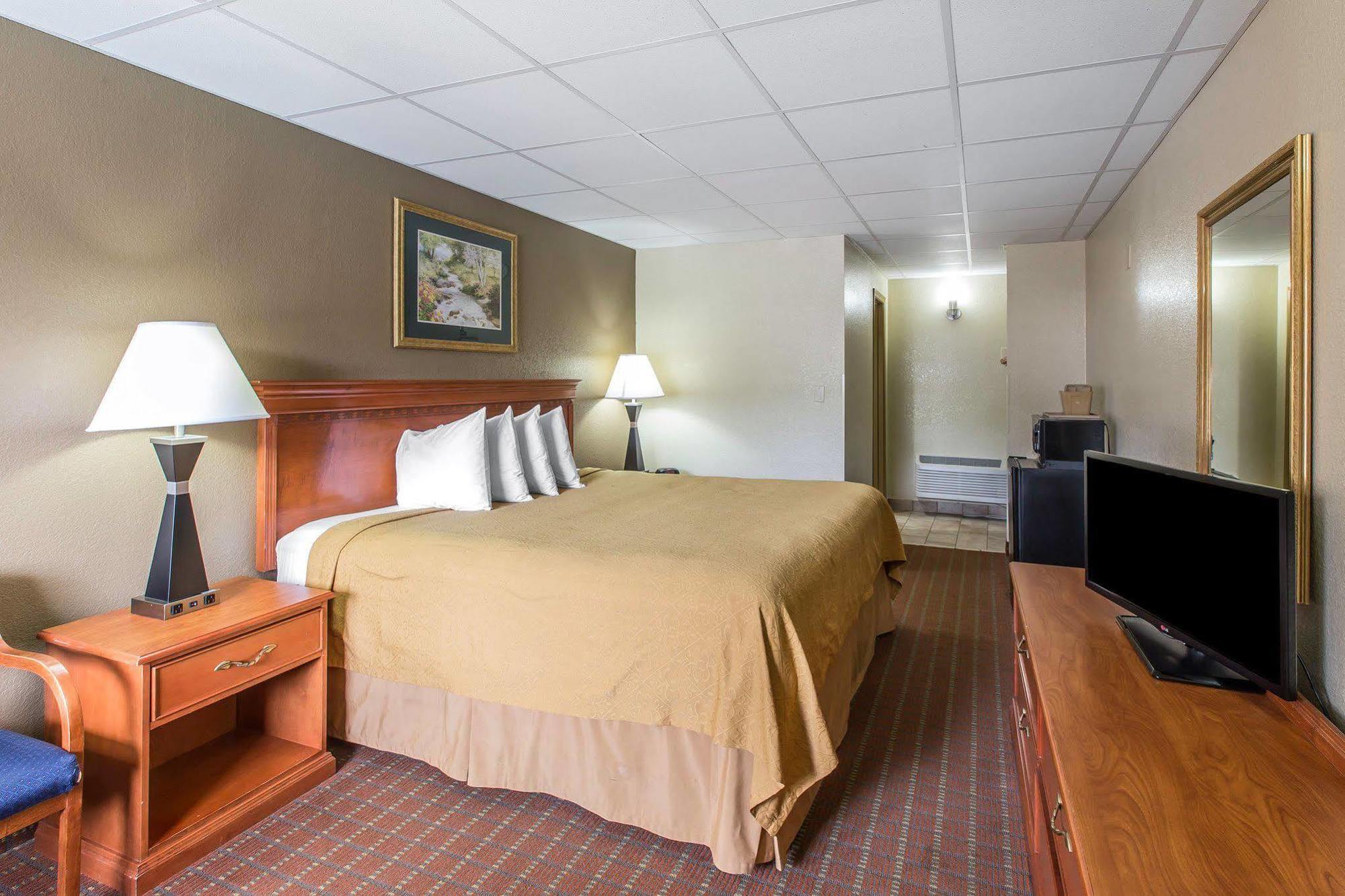 Econo Lodge Inn & Suites Gatlinburg At The Convention Center Ngoại thất bức ảnh
