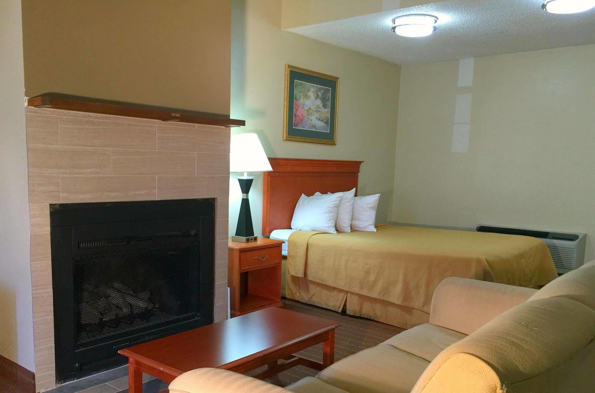 Econo Lodge Inn & Suites Gatlinburg At The Convention Center Ngoại thất bức ảnh