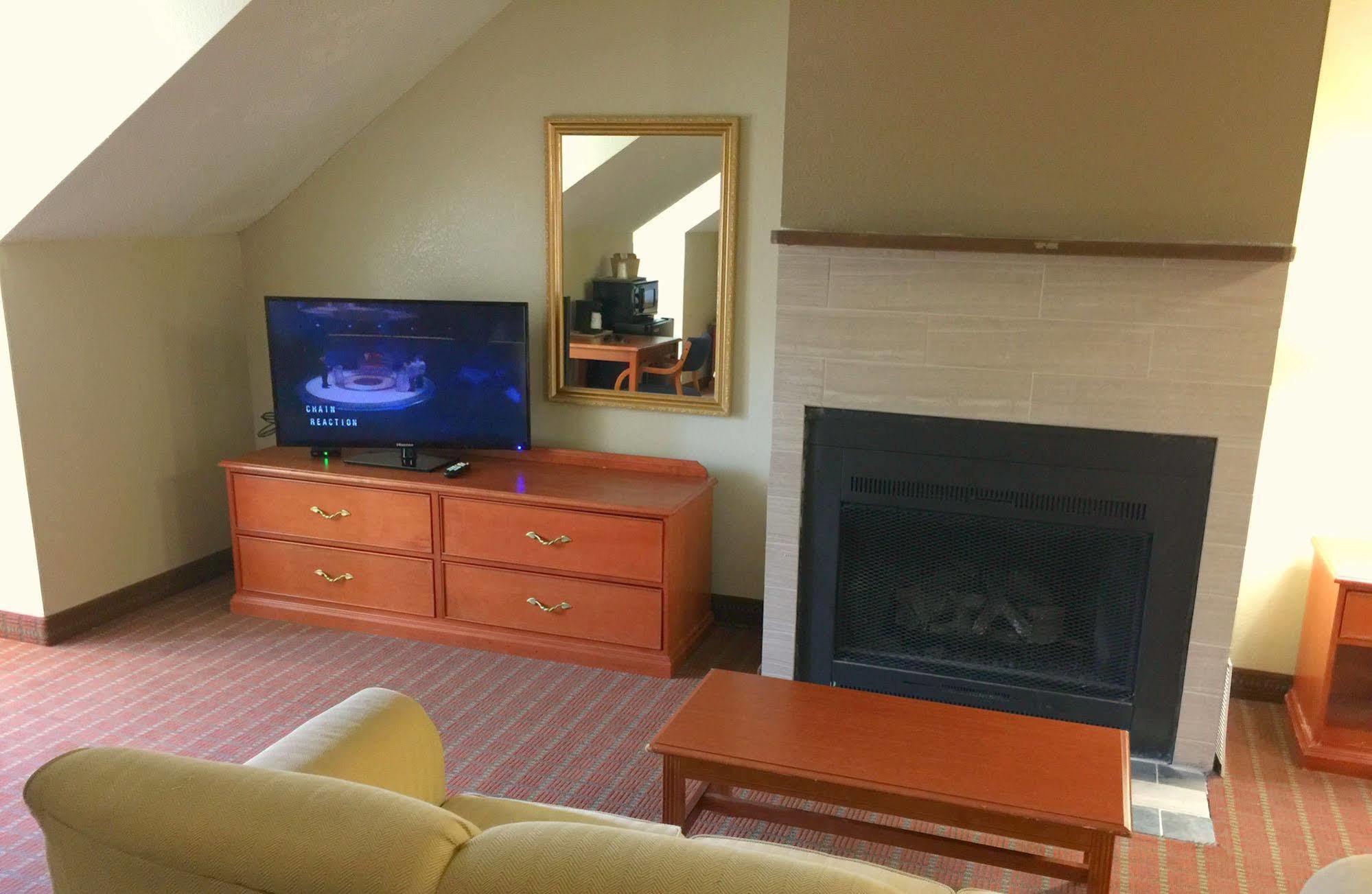Econo Lodge Inn & Suites Gatlinburg At The Convention Center Ngoại thất bức ảnh