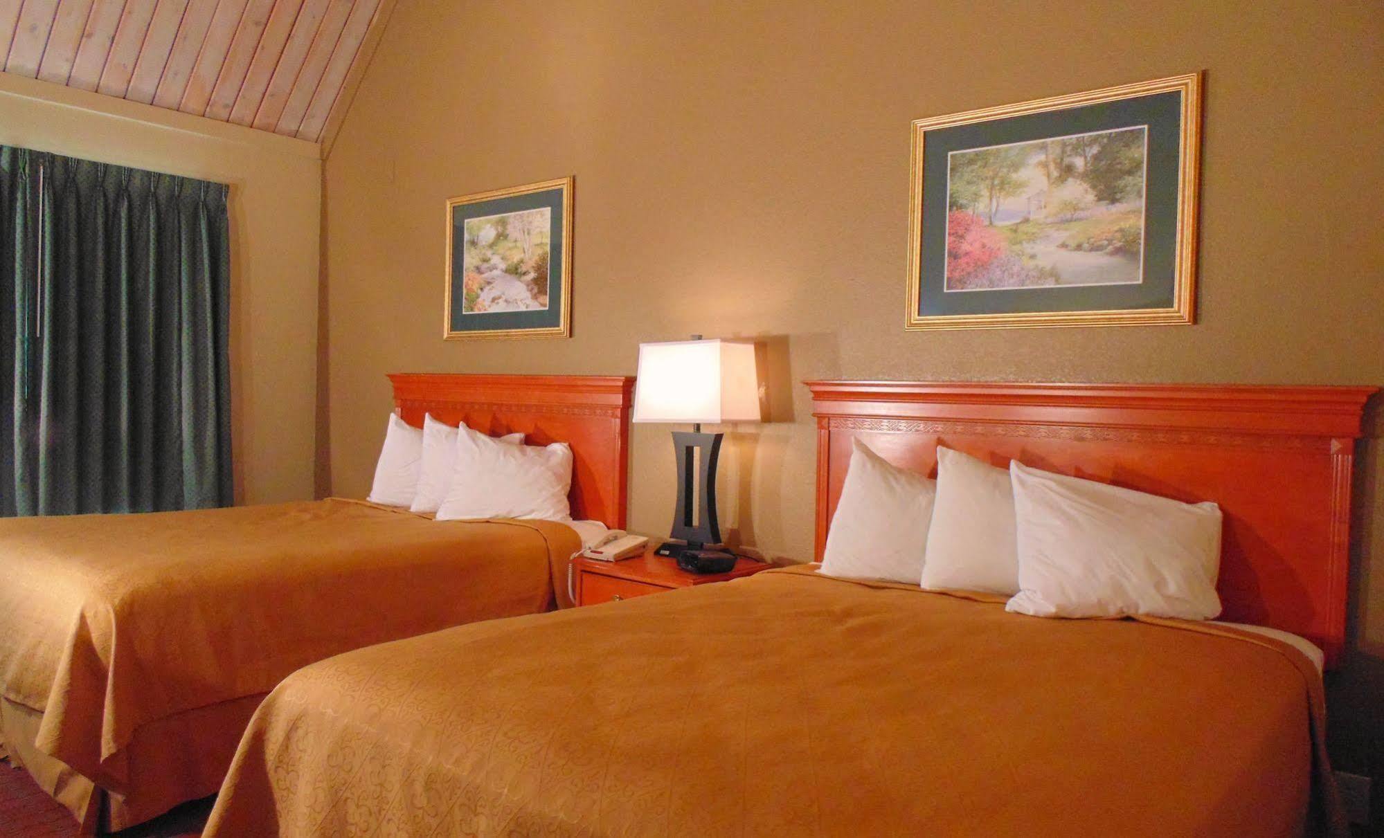 Econo Lodge Inn & Suites Gatlinburg At The Convention Center Ngoại thất bức ảnh