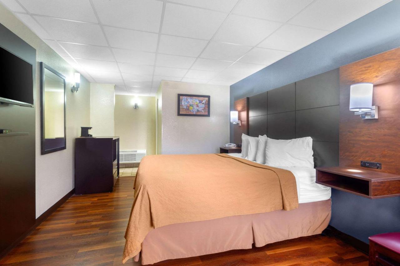 Econo Lodge Inn & Suites Gatlinburg At The Convention Center Ngoại thất bức ảnh