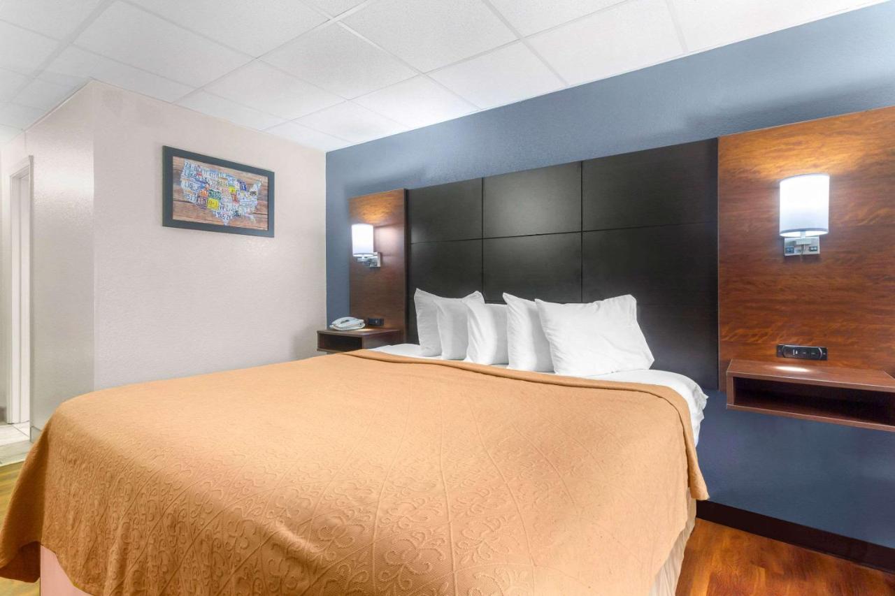 Econo Lodge Inn & Suites Gatlinburg At The Convention Center Ngoại thất bức ảnh