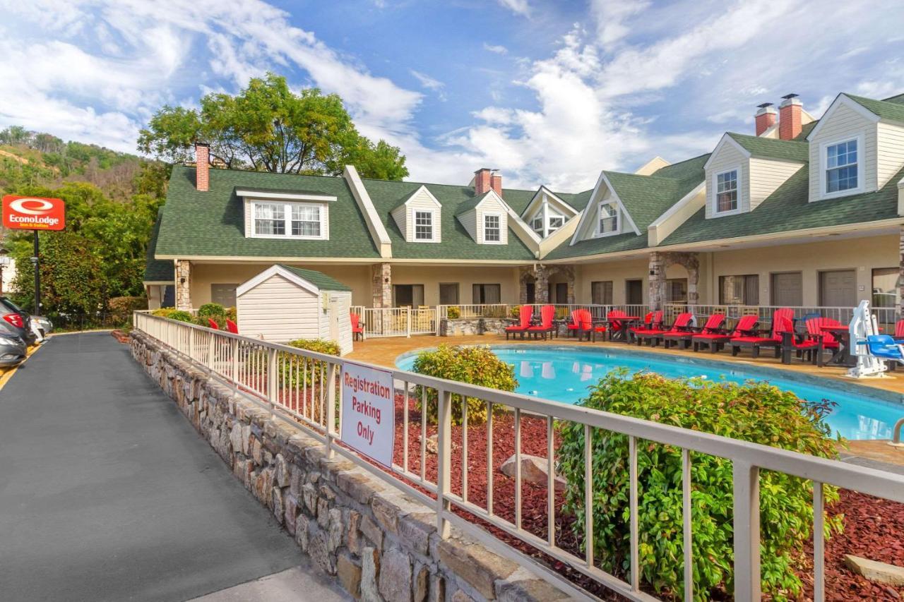 Econo Lodge Inn & Suites Gatlinburg At The Convention Center Ngoại thất bức ảnh